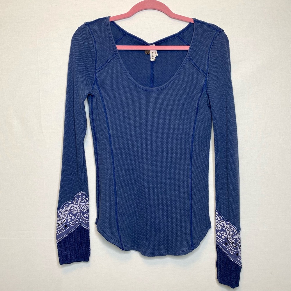 FREE PEOPLE blue thermal shirt 💙